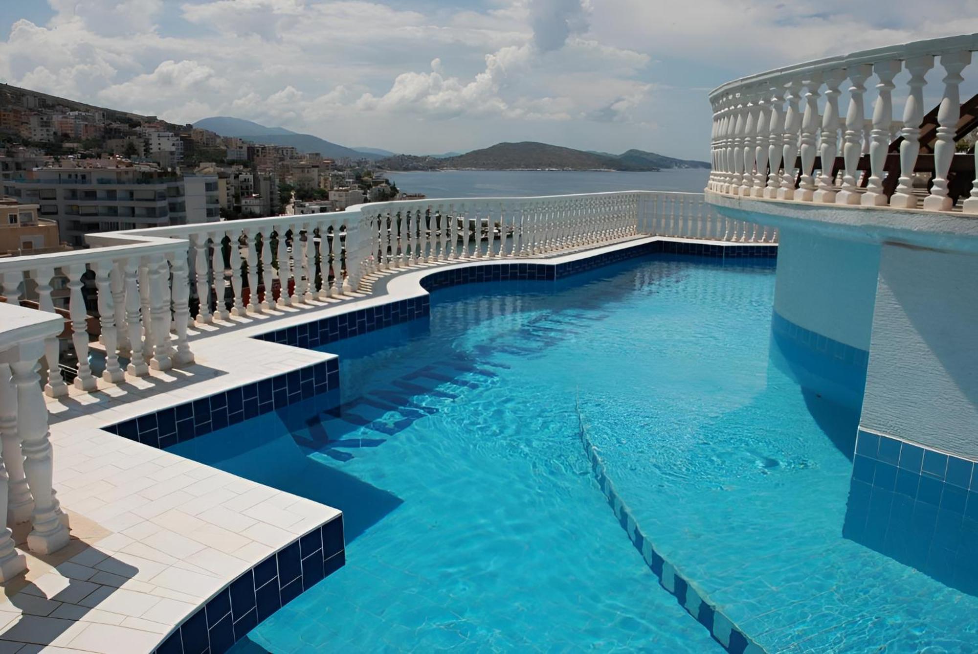 Hotel Monte Cristo - Rooftop Pool 4*