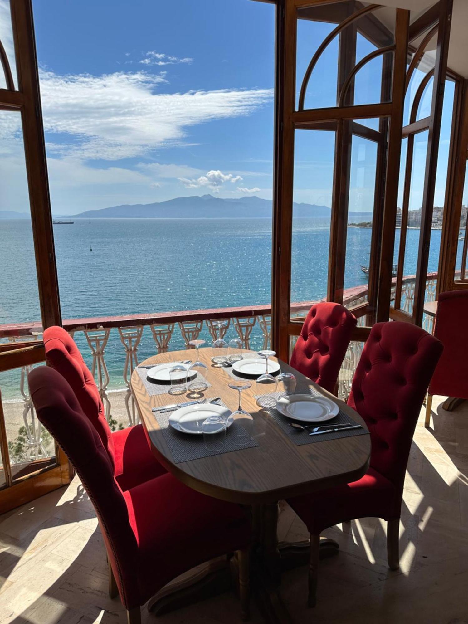 Monte Cristo - Rooftop Pool Hotel Sarandë