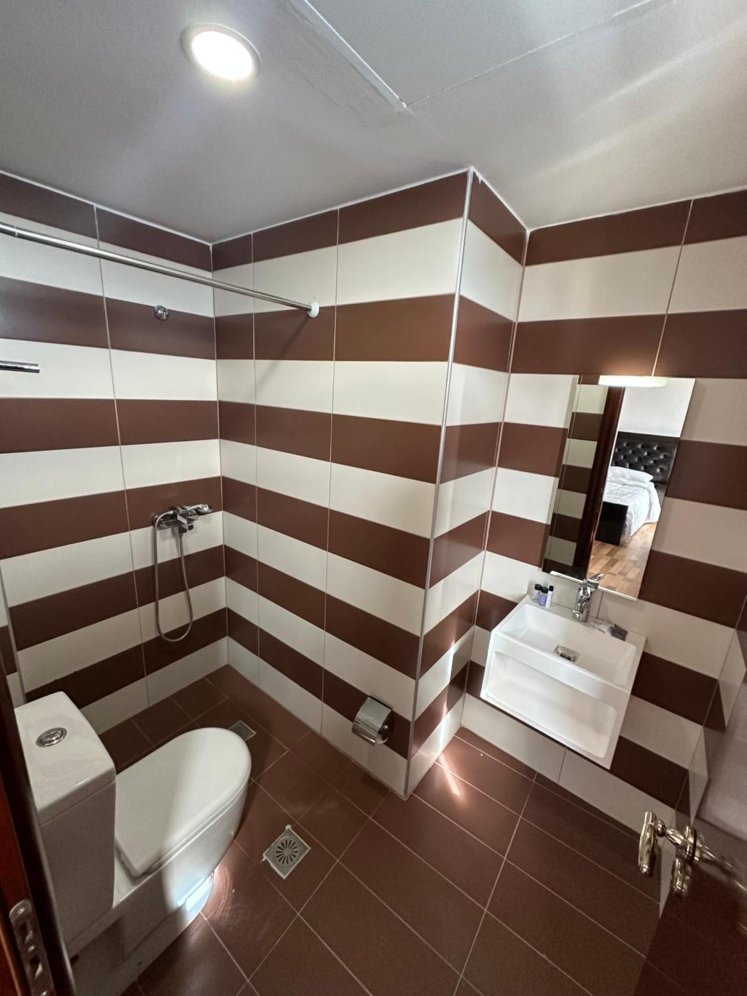 Monte Cristo - Rooftop Pool 4* Sarandë